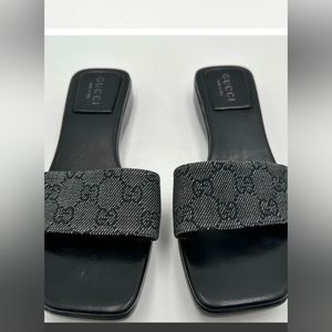 Authentic Gucci slides size 7.5 amazing condition